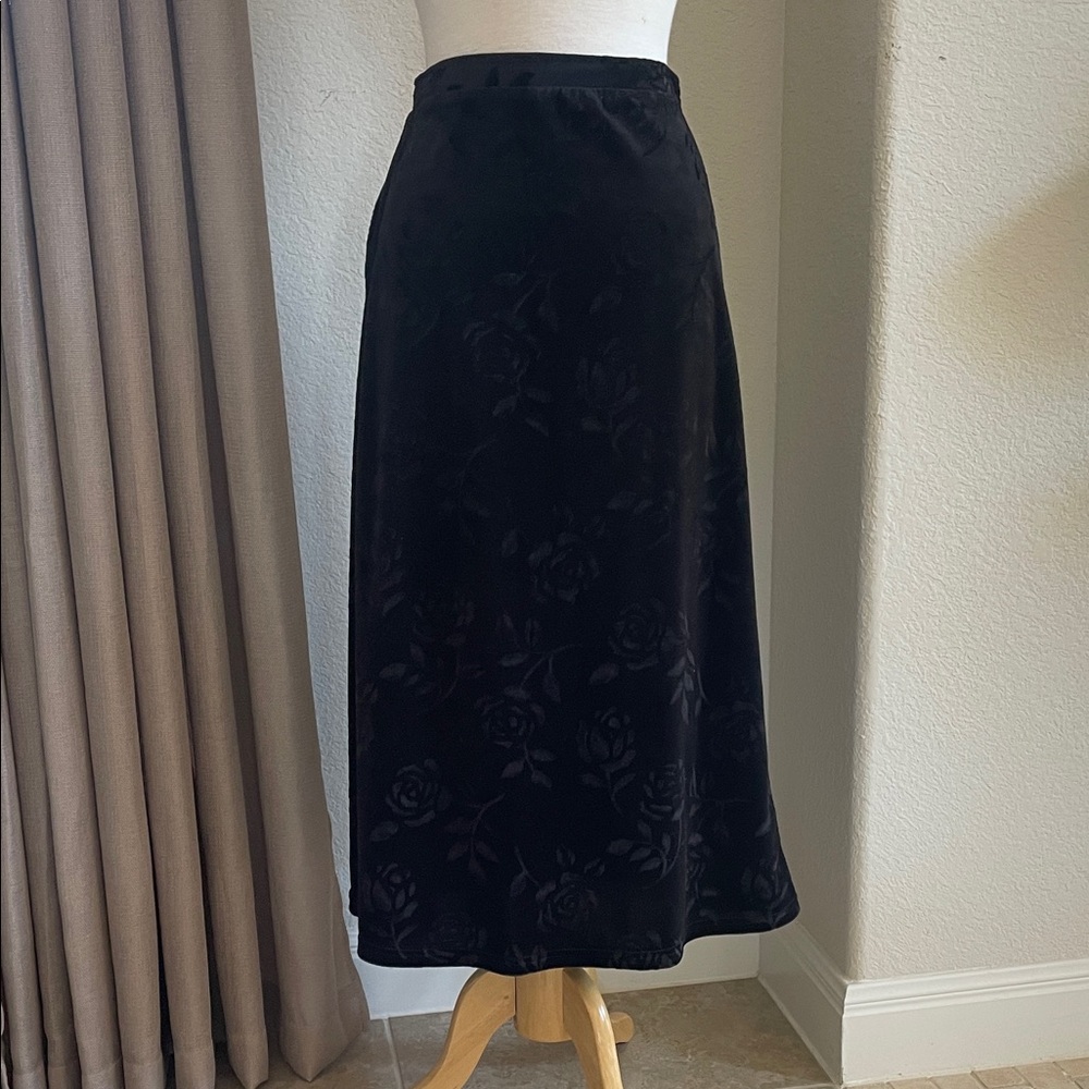 Chic Black Floral A-Line Skirt